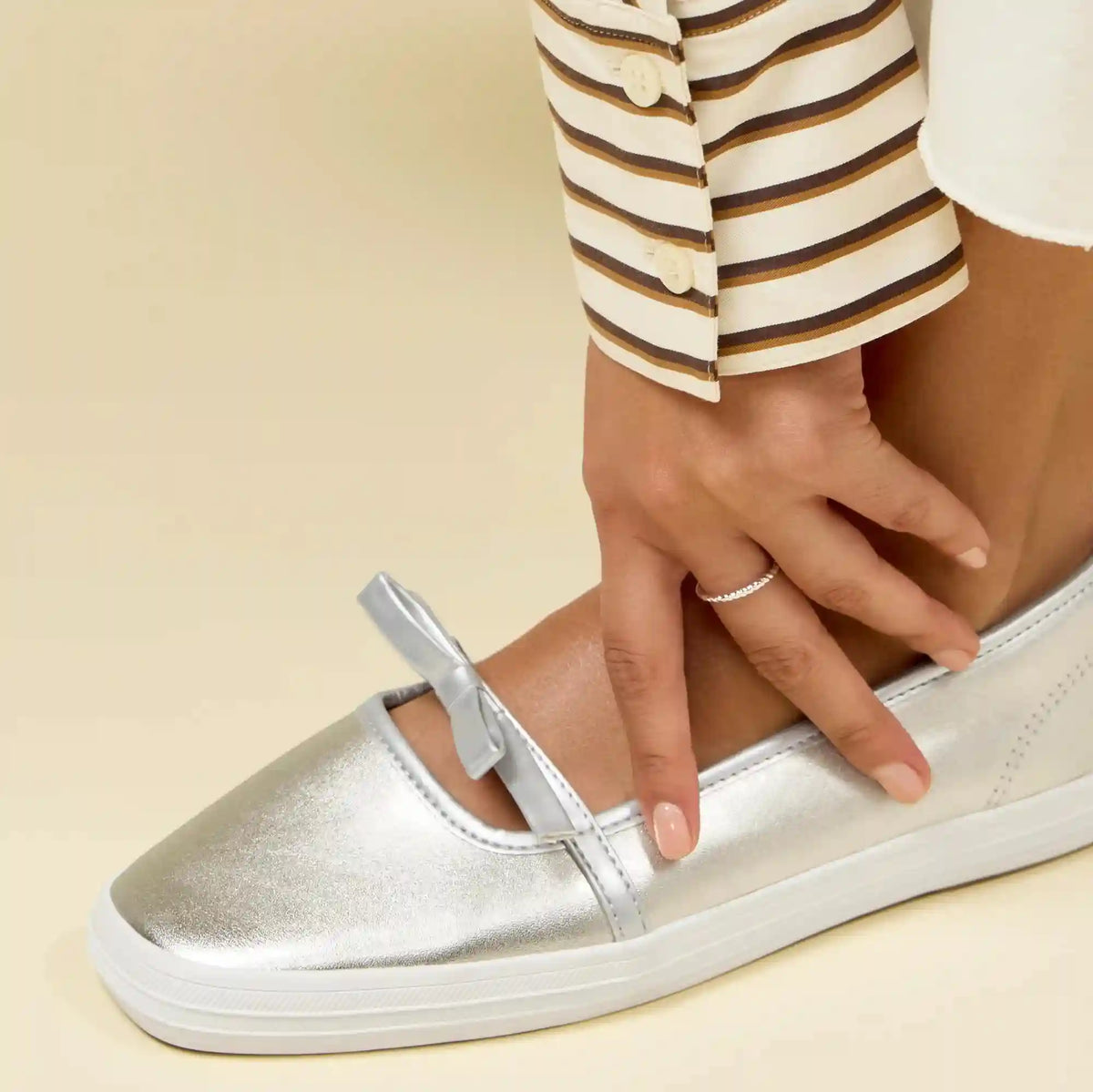 Square Toe Mini Bow Leather